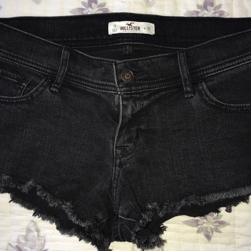 Hollister Shorts - Picture 2 of 3
